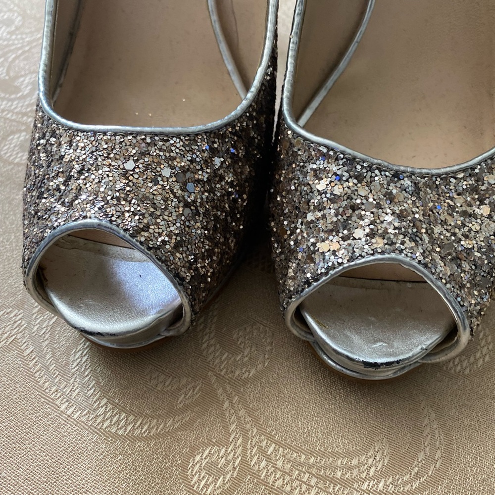 Guess, size 10, 4 1/2 Platform heels